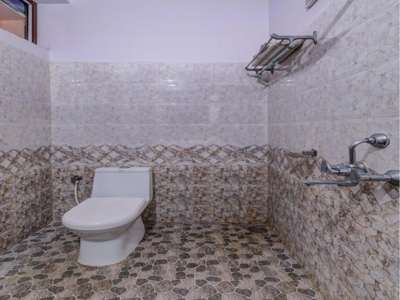 דאוגהאר Oyo 18873 Hotel Comfort מראה חיצוני תמונה